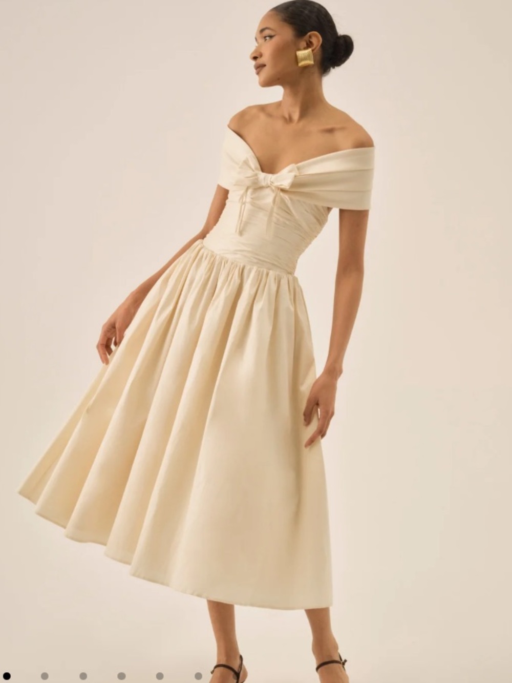Emalie Off-Shoulder Midi Dress
$545 CAD